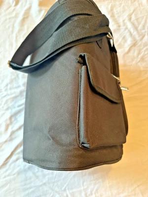 Bolsa de viaje aislada para vino/picnic con vasos, sacacorchos, tabla de cortar, servilletas Foto 1 de 4