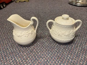 Azúcar y crema de colección 3 piezas Wedgwood Queens Ware crema sobre borde de cáscara crema - Imagen 1 de 6