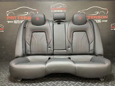Maserati Quattroport 2022 asiento trasero interior cuero negro 1ne costuras rojas Foto 1 de 4