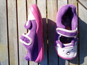 clarks girls slippers