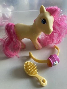 My Little Pony Summer Bloom 2005 Flower Pattern Yellow W/Pink Glitter Hair - Picture 1 of 9