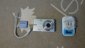 Samsung ES55 10.2MP Digital Camera - Silver Fully Working Great Shape - Picture 1 of 15