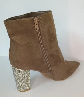 Hermoso Botín BAMBOO Taupe Plata Brillo 3.5" Grueso Tacón Bloque TALLA 9 Foto 1 de 4