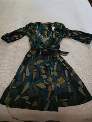 Vestido envolvente Elle talla pequeña nuevo con etiquetas golpes en la rodilla Foto 1 de 4