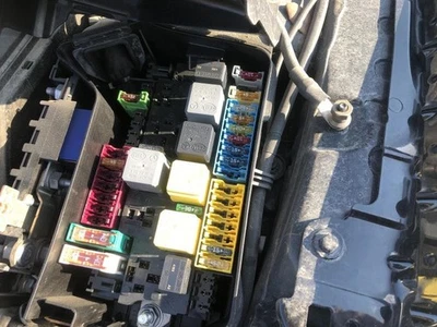 Коробка реле переднего предохранителя (двигатель) 2015-2020 MERCEDES BENZ GLA250 W156 885276 - Изображение 1 из 4