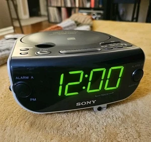 Sony CD Dream Machine ICF-CD815 AM FM Radio Dual Alarm AUX / CD Tested Works - Picture 1 of 9