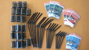 Alimentador de jaula - Pluma alimentadora antienredos - Tapón de goma ¡GOLPE! - Imagen 1 de 1