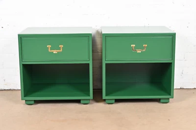 Mesitas de noche Henredon Mid-Century lacadas verdes, recién acabadas Foto 1 de 4