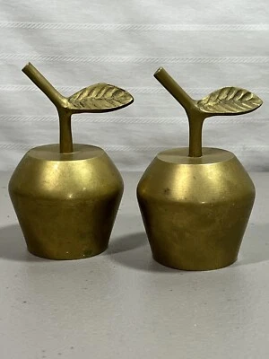 Campana vintage de latón macizo con forma de manzana hojas en relieve campana de latón hecha en la India Foto 1 de 4