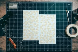 Plantilla de vinilo hexagonal camuflada de alto calor - 2 hojas de 11"x6" duraderas fáciles de usar - Imagen 1 de 9