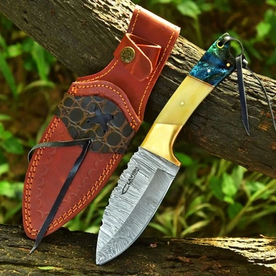 Cuchillo de caza Bowie Damasco hecho a mano mango de resina de hueso de latón con funda Foto 1 de 4