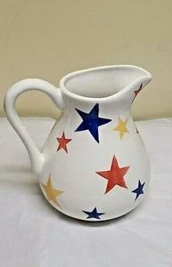 Brocca acqua con stelle rosse, blu e gialle, taglia media - Foto 1 di 5