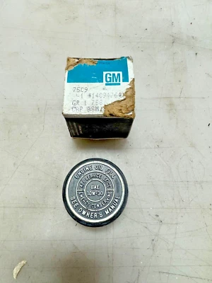 GM# 14094764 1974-81 CHEVROLET NOS TAPA DE LLENADO DE ACEITE NUMEROSAS APLICACIONES CHEVY CHEVROLET  Foto 1 de 4