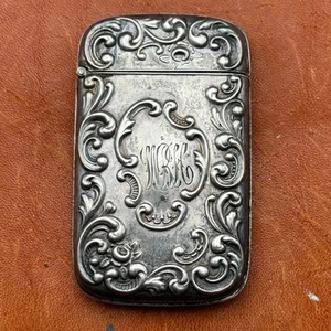 SCROLLWORK ROCOCO DESIGN W/ MONOGRAM ANTIQUE STERLING MATCH SAFE VESTA CASE!!! - Bild 1 von 10