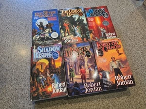 Wheel of Time 1st Edition Paperback Copies.  First 6 Books LOT Robert Jordan - Foto 1 di 4
