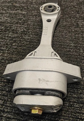 1J0199851 Rear Engine Motor Mount For 1998-2006 Volkswagen Beetle Golf Jetta - Image 1 of 4