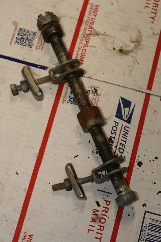 Kawasaki Ke175 1978 OEM eje trasero Foto 1 de 1