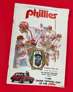 PHILADELPHIA PHILLIES ~1975 Official Magazine & Program vs Padres Willie McCovey - Picture 1 of 12