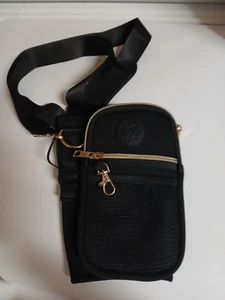 Buc-ee’s schwarze Umhängetasche Bechertasche Halter mit Strohhalm Topper - NEU - Bild 1 von 4
