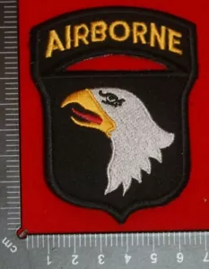 101ST AIRBORNE US ARMY BUDGET CLOTH SLEEVE PATCH ONE PIECE GOOD COPY OF WWII - Picture 1 of 2