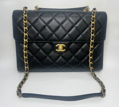 Bolso de hombro Chanel grande de cuero acolchado negro con caja completa Foto 1 de 4