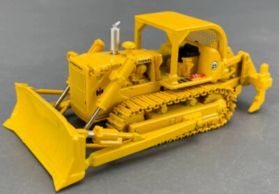 1:87 Diecast 1st Gear International Harvester TD-25 Crawler w/ROPS Ripper HO5980 - Image 1 of 4