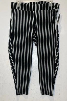Torrid Cropped Leggings Plus 1X Size 1 Garden Topiary Black Green Striped NWT - Image 1 of 4