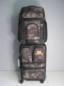 TUMI Extended Trip Set-Camo Carry On Spinner y Mochila para Laptop 16"+ a Juego-NUEVO CON ETIQUETAS - Imagen 1 de 23