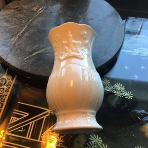 Belleek Ireland Visitor's Center Exclusive Vase 4.5" Dog Harp Gold Highlights - Picture 1 of 9