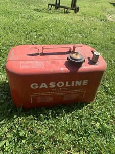 Vintage OMC Johnson Metal Outboard Motor Boat Marine 6 Gallon Fuel Gas Tank Can - Picture 1 of 6