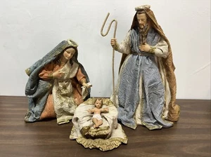 RARO Belén de Navidad Mark Roberts Figuras Jesús, María José Manos Sobre Corazón - Imagen 1 de 15