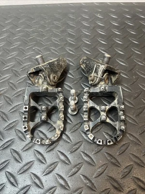 Kawasaki KX250F 2010 estriberas soportes herrajes Foto 1 de 4