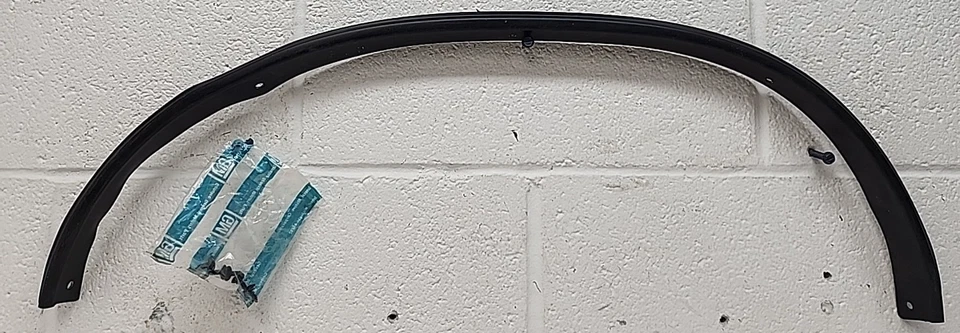 New OEM GM Rear LH Wheel Well Trim 20500892 1985-88 Oldsmobile Calais (SR14) - Image 1 of 4