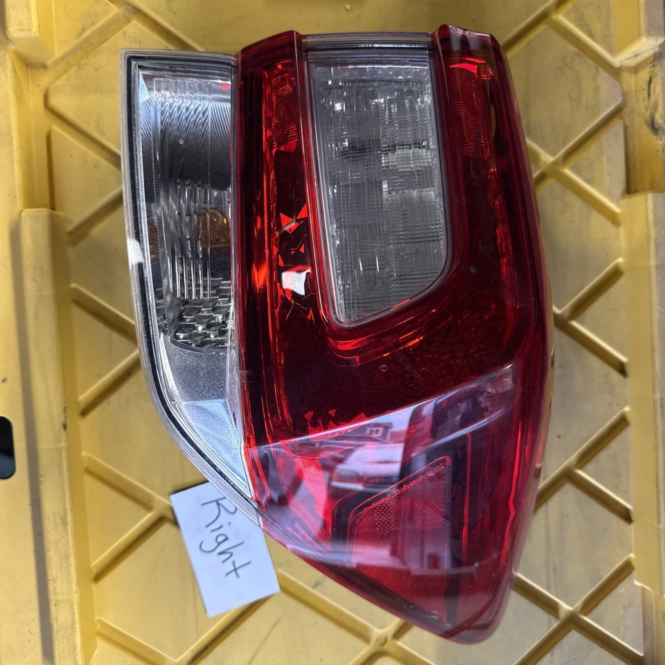 Luz trasera derecha Subaru Crosstrek 2015/19 OEM usada viene con cableado y bombillas Foto 1 de 4