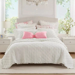 Armoire Collection Full/Queen Ruffle Quilt White - Picture 1 of 4