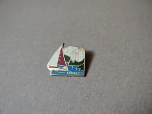 pin's ville Annecy (EGF doré signé Alpes Trophées) hauteur: 2,4 cm - Picture 1 of 1