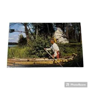 Postal empujando a los nativos americanos en canoa vintage A60 - Imagen 1 de 2