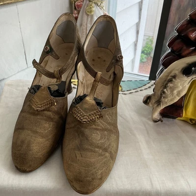 ZAPATOS DE NOCHE ANTIGUOS A LA GAVOTTE DAMAS 192O’S ORO SEDA DE PARÍS Foto 1 de 4