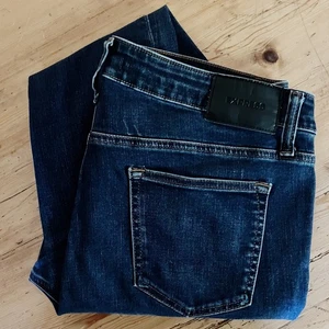 EXPRESS Men’s Straight Denim Jeans SIZE 34 X 34 Dark Blue Pockets LOGO Stretch - Picture 1 of 10