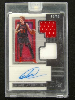 Parche de camiseta doble automático Panini One and One Lauri Markkanen 2019-20/99 Foto 1 de 2