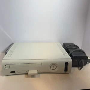 Consola de sistema Microsoft Xbox 360 Jasper blanco mate solo piezas HDMI no probadas - Imagen 1 de 6