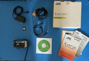 TOP JVC Everio S Dual Memory Video Camcorder Modell GZ-MS130BU mit Konvolut - Bild 1 von 10
