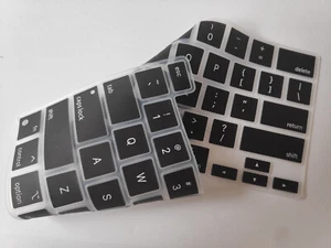 US Tastatur Skin Cover für Apple MacBook PRO 13 A2338 (M1) 2020 klar & schwarz - Bild 1 von 14