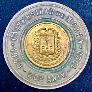 BEAUTIFUL VERY RARE ARGENTINIAN BRONZE & METAL MEDAL, UNIVERSIDAD DE MORON 1980 - Picture 1 of 2