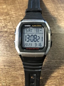 Casio Illuminator Chronograph Alarm Model 3239 Digital Watch 50M Runs - Picture 1 of 14