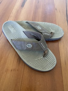blue fin flip flops womens