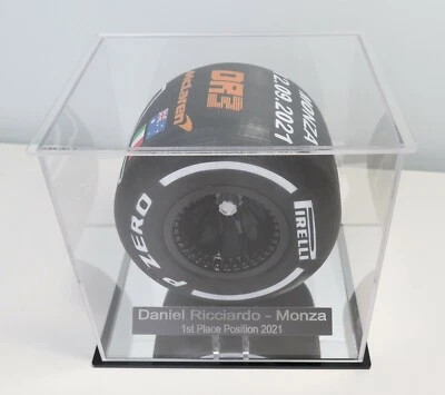 Pantalla de neumáticos 1/5 Daniel Ricciardo Monza 2021 Win Pirelli 1ª posición Foto 1 de 4