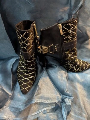 Botines Sam Edelman Roya Tachonados Negros Gamuza, Talla 7 Botines Cuña Foto 1 de 4