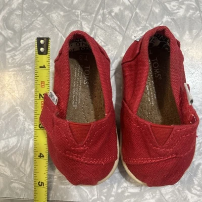Toms Infant Classics Red Canvas Baby Shoes Size T 3 Unisex Toddler EUC - Image 1 of 4