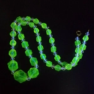 Vintage Czech Art Deco necklace rare Uranium faceted glass beads - Picture 1 of 7